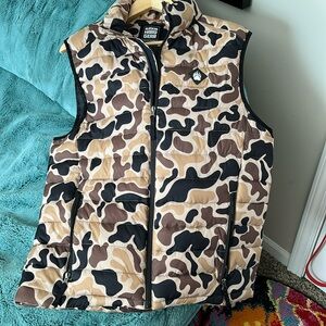 Men’s Duluth Trading Co vest.